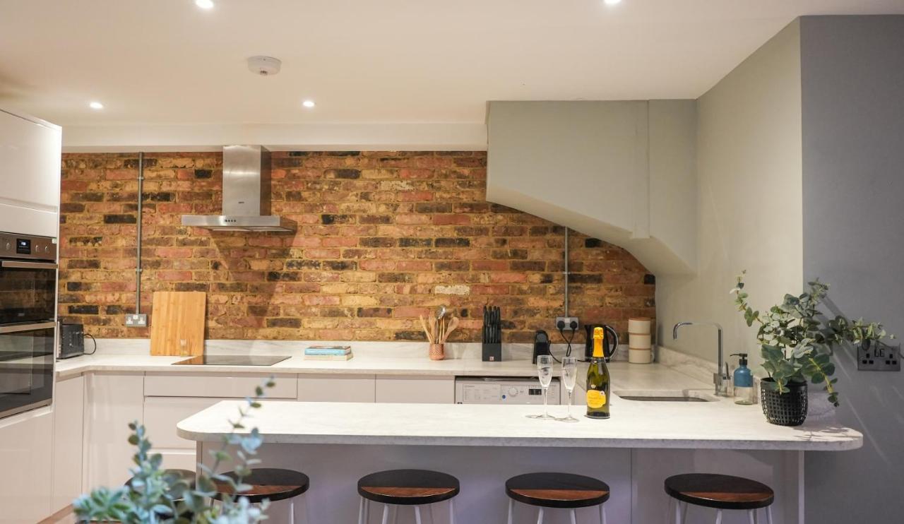 Stunning Brighton Seaside 2-Bedroom Townhouse With Patio, Sleeps 6 Kültér fotó