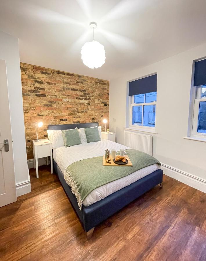 Stunning Brighton Seaside 2-Bedroom Townhouse With Patio, Sleeps 6 Kültér fotó