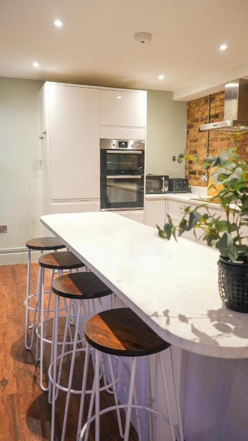 Stunning Brighton Seaside 2-Bedroom Townhouse With Patio, Sleeps 6 Kültér fotó